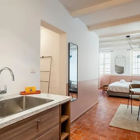 En Plein Coeur Historique Apartment *
