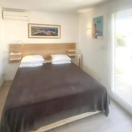 Holiday home Maison Chaleureuse Au Coeur Des Calanques De + Jardin. *