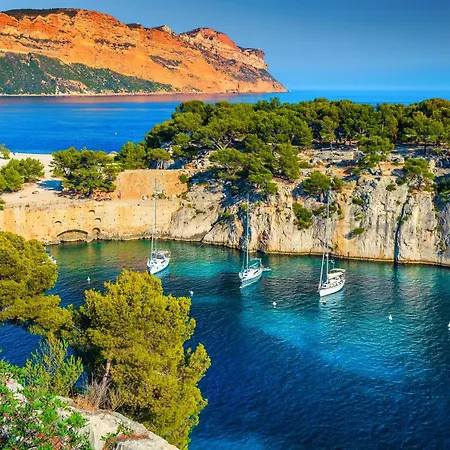 Adira Montgrand 2 Etoiles Marseille