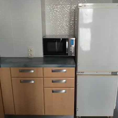 T2 Calme, Stationnement Gratuit, Autoroute A Proximite, A 10km Apartment