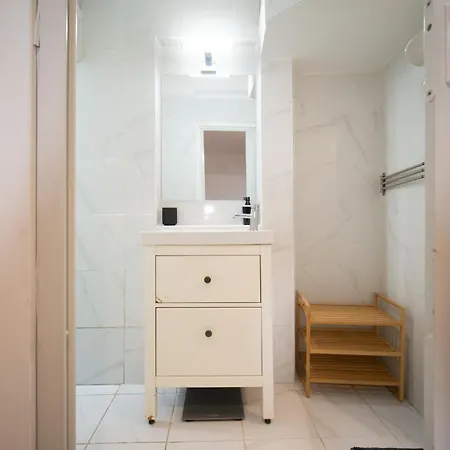 Apartment Equipe 4 Couchages A 600m De La Des Catalans