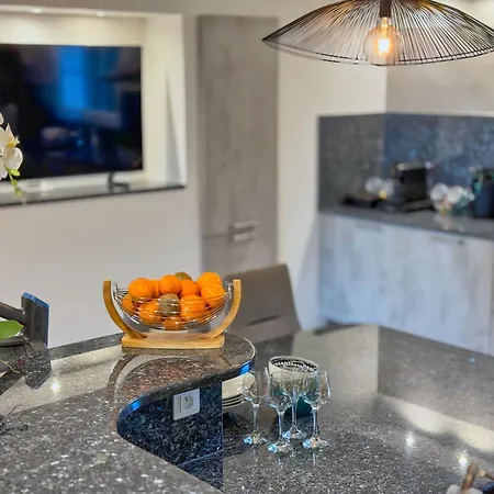 Prestige 5 Etoiles, Piscine, Jacuzzi & Vue - Climatisation *