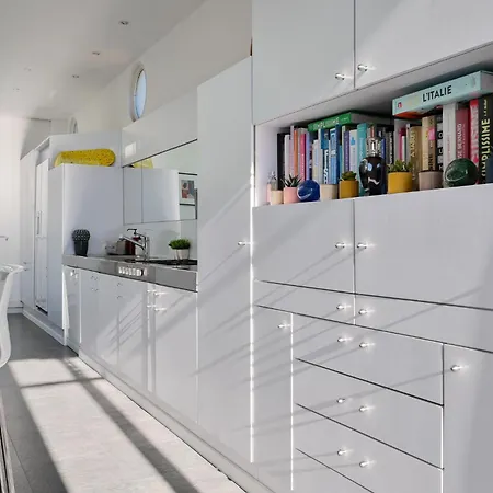 Apartment Loft Stern, Carre D'or Marseille, 10 Pers, 3 Chambres, 260 M2, Dernier Etage