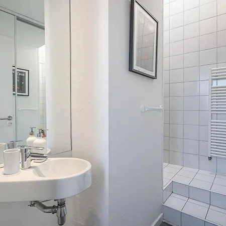 Apartment Loft Stern, Carre D'or Marseille, 10 Pers, 3 Chambres, 260 M2, Dernier Etage *