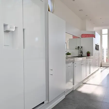 Apartment Loft Stern, Carre D'or Marseille, 10 Pers, 3 Chambres, 260 M2, Dernier Etage