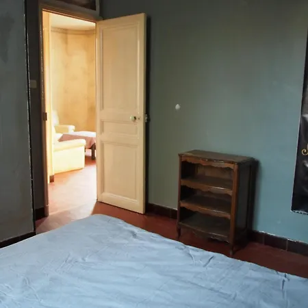 Narnia Dans Maison, Salle De Bain Et Sejour A Partager *