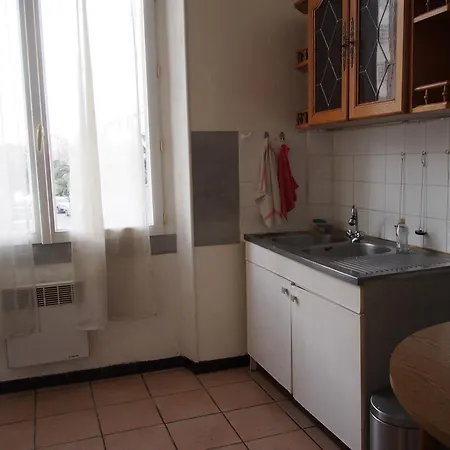 Schweppes Dans Maison, Salle De Bain Et Sejour A Partager Apartment Marseille