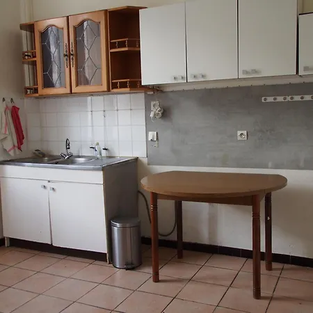 Schweppes Dans Maison, Salle De Bain Et Sejour A Partager * Marseille