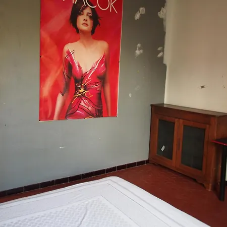 Apartment Schweppes Dans Maison, Salle De Bain Et Sejour A Partager