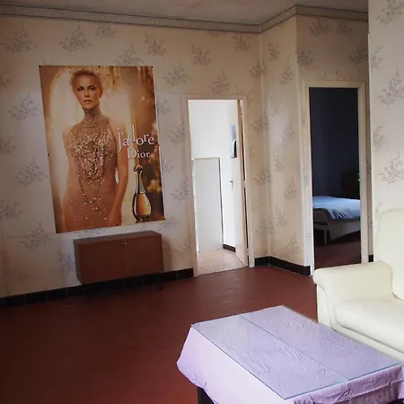 Apartment Schweppes Dans Maison, Salle De Bain Et Sejour A Partager *