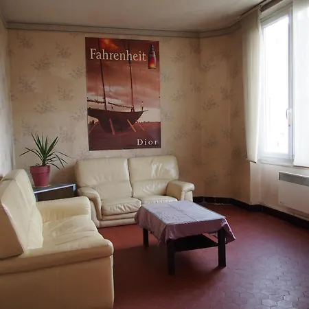 Schweppes Dans Maison, Salle De Bain Et Sejour A Partager Apartment