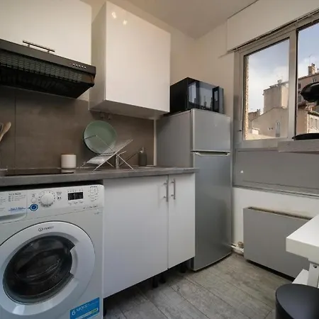Climatise Equipe Avec Balcon Au Coeur De Apartment Marseille