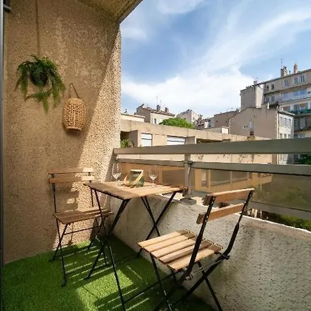Apartment Climatise Equipe Avec Balcon Au Coeur De Marseille