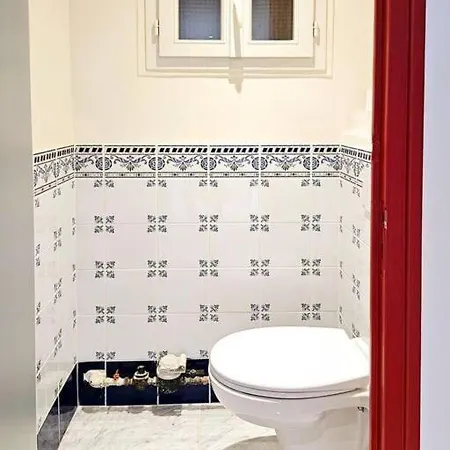 3 Bedroom With Beautiful View Old Port Apartment