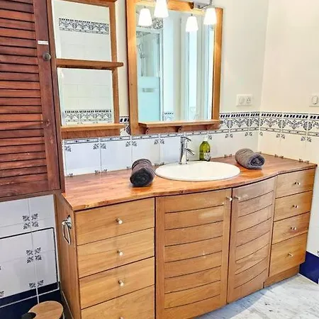 3 Bedroom With Beautiful View Old Port Apartment