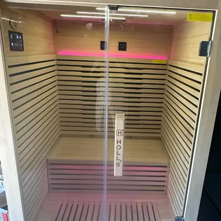 Elegante A Avec Grande Piscine Privee
