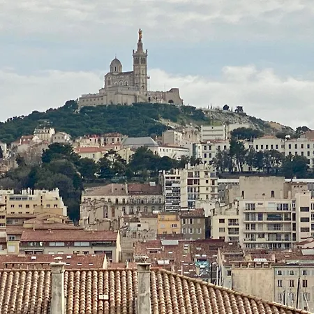 Apartment Click! Magical Views Notre-Dame, Vieux Port & Rooftops - Walk To All *