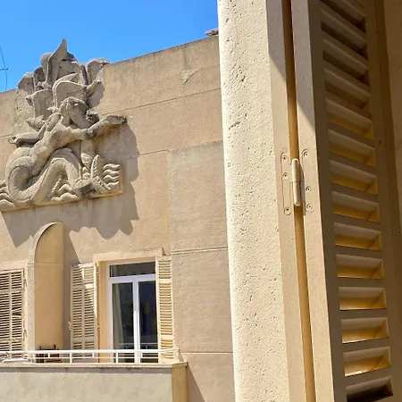 Click! Magical Views Notre-Dame, Vieux Port & Rooftops - Walk To All Apartment