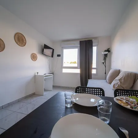 Equipe Avec Parking A 6min A Pied De La Gare St Charles Appartement Marseille