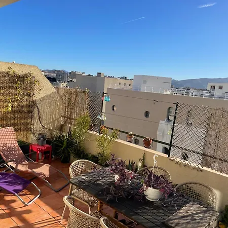 A L'air Libre, Perche Au Calme Et Au Soleil * Marseille