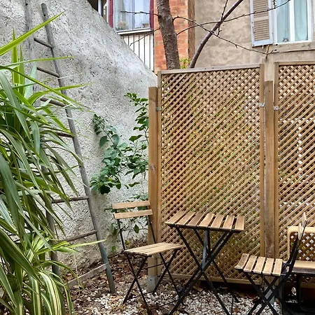 Au Fond Du Jardin