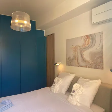 Apartment Click! Magical Views Notre-Dame, Vieux Port & Rooftops - Walk To All