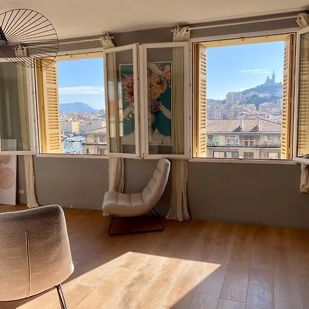 Apartment Click! Magical Views Notre-Dame, Vieux Port & Rooftops - Walk To All