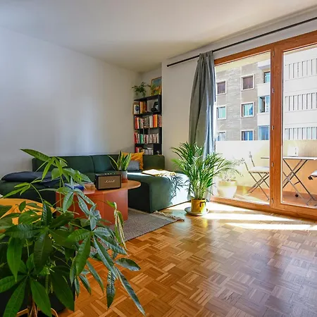 Charming T3 Of 60 M2 With Balcony In