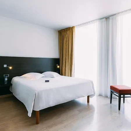 Escale Oceania Vieux Port 3* מרסיי