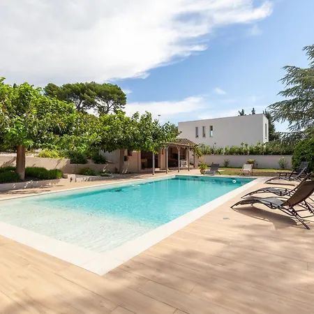 Cocon Avec Piscine Et Jardin *