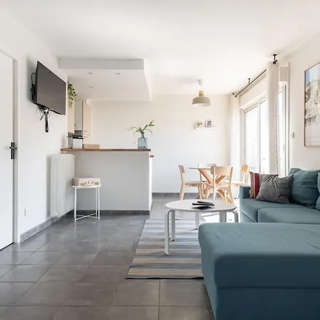 Appartement Bel Moderne Et Lumineux Canebiere, Pour 4 Personnes *