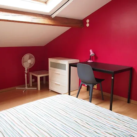 Homestay Rouge Avec Salle De Bain Privative Velodrome Prado