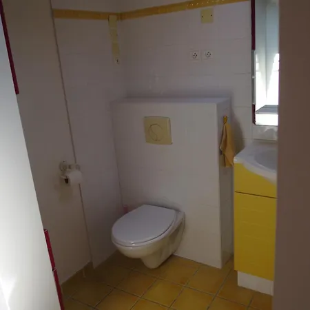 Rouge Avec Salle De Bain Privative Velodrome Prado Homestay Marseille