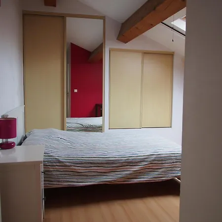 Homestay Rouge Avec Salle De Bain Privative Velodrome Prado Marseille