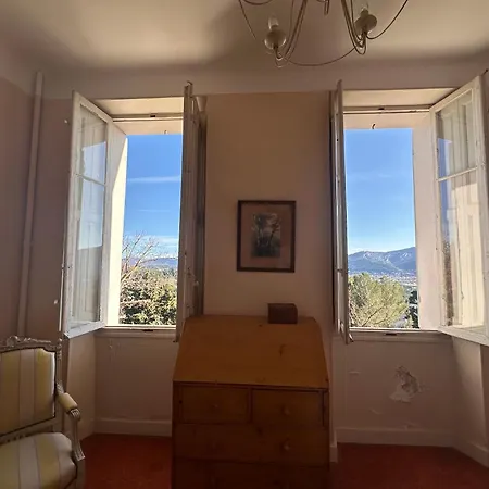 Bastide Provencale Avec Piscine Villa