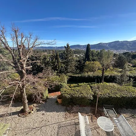 Bastide Provencale Avec Piscine Villa