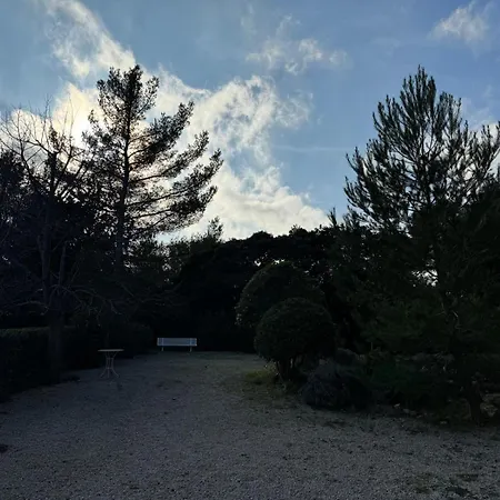 Bastide Provencale Avec Piscine Villa