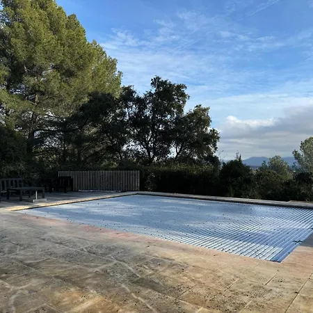 Bastide Provencale Avec Piscine *
