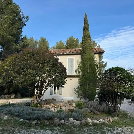 Bastide Provencale Avec Piscine Villa