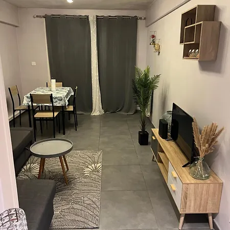 T2 Calme, Stationnement Gratuit, Autoroute A Proximite, A 10km Apartment *