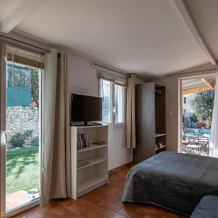 Villa Avec Piscine Et 3 Logements Ideale Groupe *