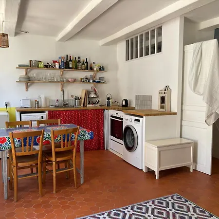 Charmante Petite Maison Entre Et Vieux Port Holiday home Marseille