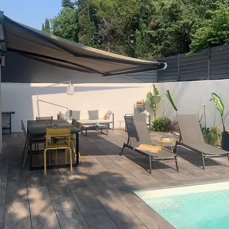 Avec Piscine Proche Et Colline *