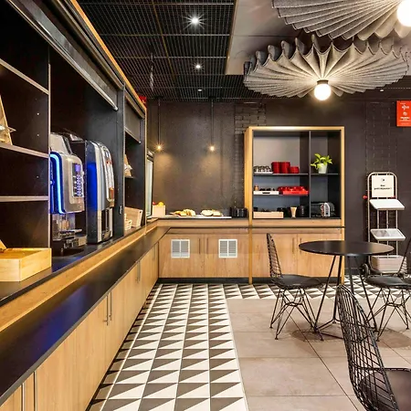 Ibis Centre Prefecture 3*