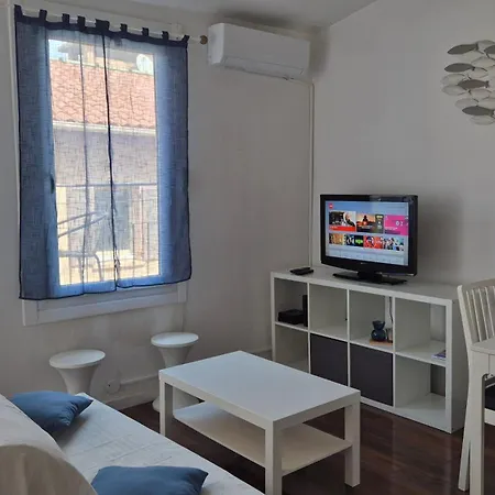 Apartment Au Coeur Du Panier Avec Terrasse 2 A 4 Personnes Climatisation Marseille