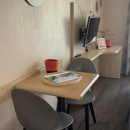 Apartment Beau Prado Parc Piscine Stade *