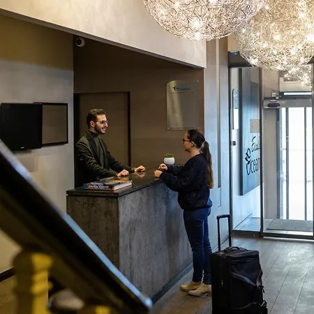 מלון Escale Oceania Vieux Port 3*
