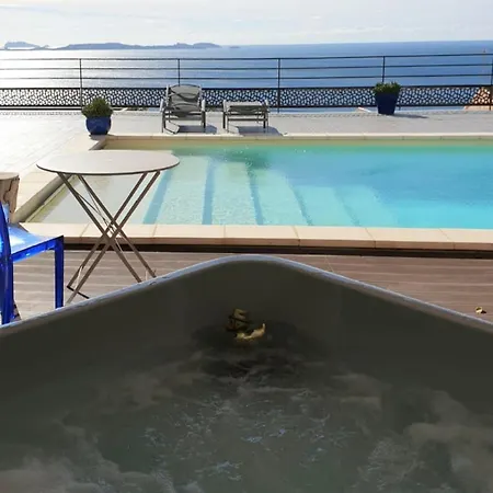 Les 2 Vue Piscine * Marseille