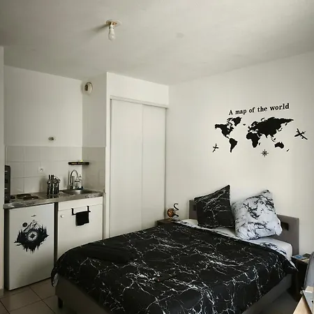Cozy In Center Apartment