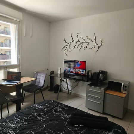 Cozy In Center Apartment